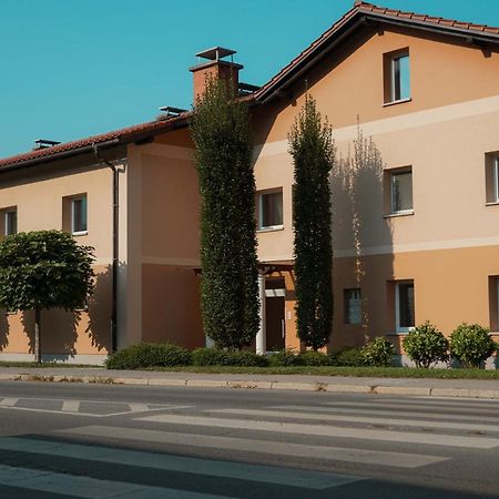 Guest House Tri Zvezde Kocevje Exterior photo