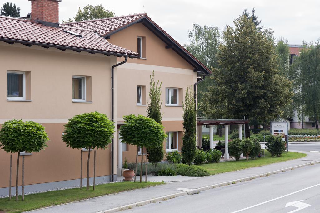 Guest House Tri Zvezde Kocevje Exterior photo